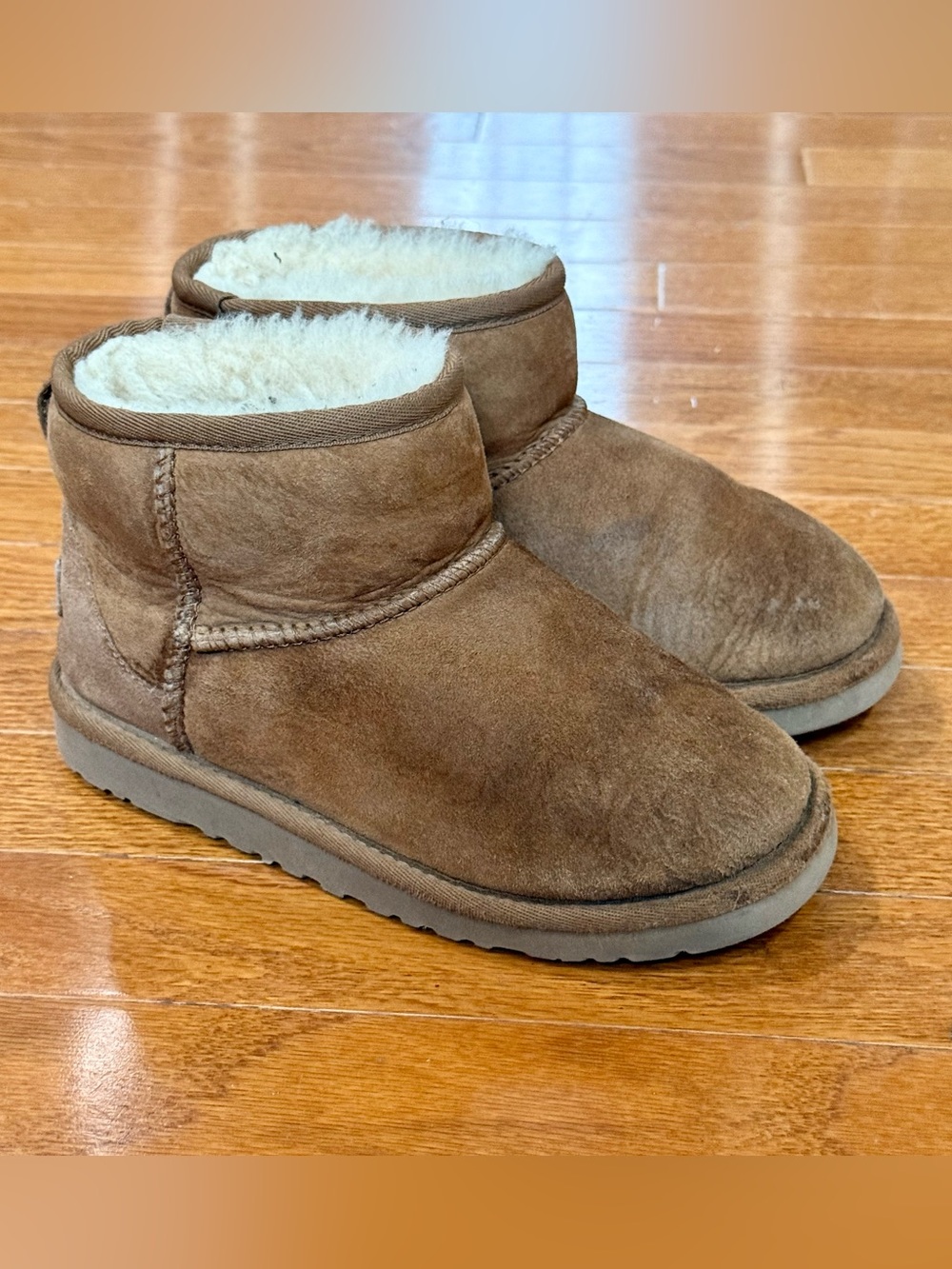UGG Kids 1 Girls Boys Classic Mini Boots Chestnut Shearling Short Ankle Booties
